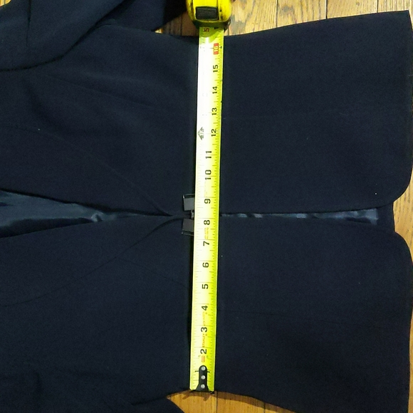 Tahari, 8P, Navy blue blazer, metal closure - Picture 5 of 6